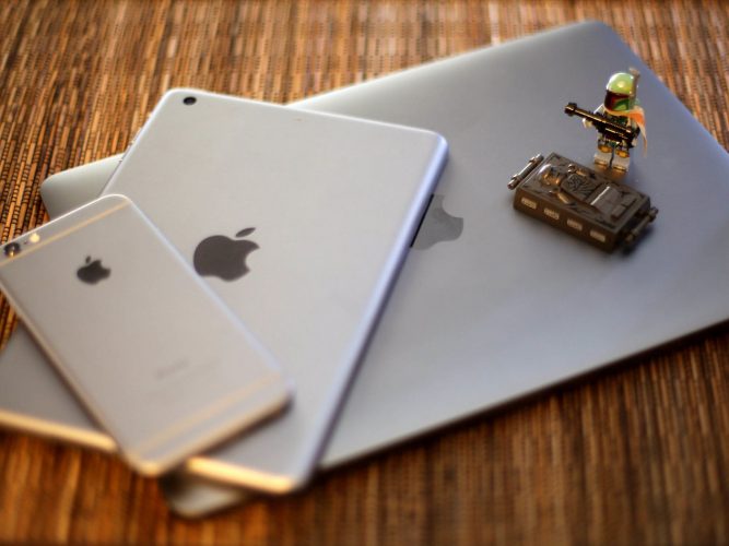 Sinh viên nên mua Macbook, iPad hay iPhone cho việc học?